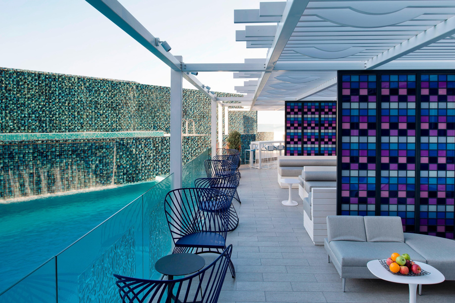 W Doha Hotel - Doha, Qatar - Wahm Lounge Wet Deck Bar