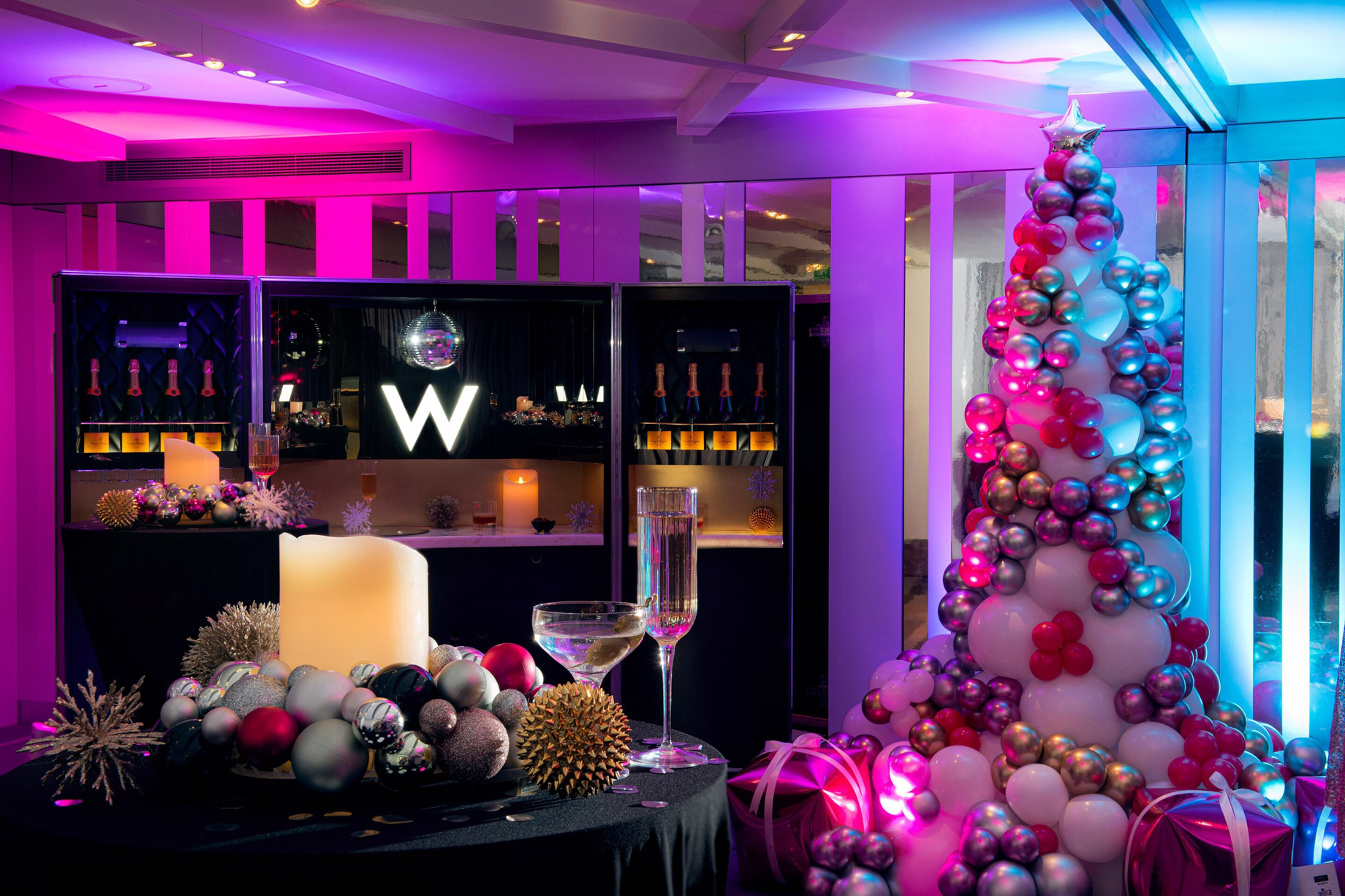 W London Hotel - London, United Kingdom - Studios Festive