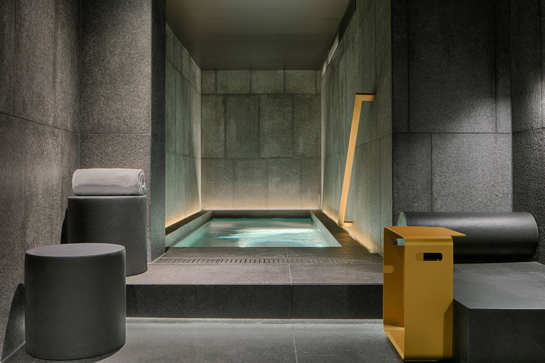 W Amsterdam Hotel – Amsterdam, Netherlands – AWAY Spa Jacuzzi