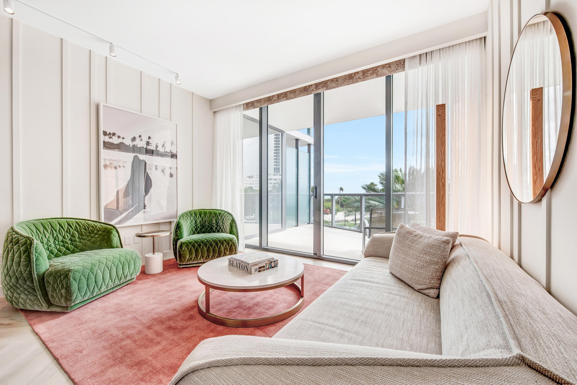 W South Beach Hotel – Miami Beach, FL, USA – Splendid Studio Living Area View