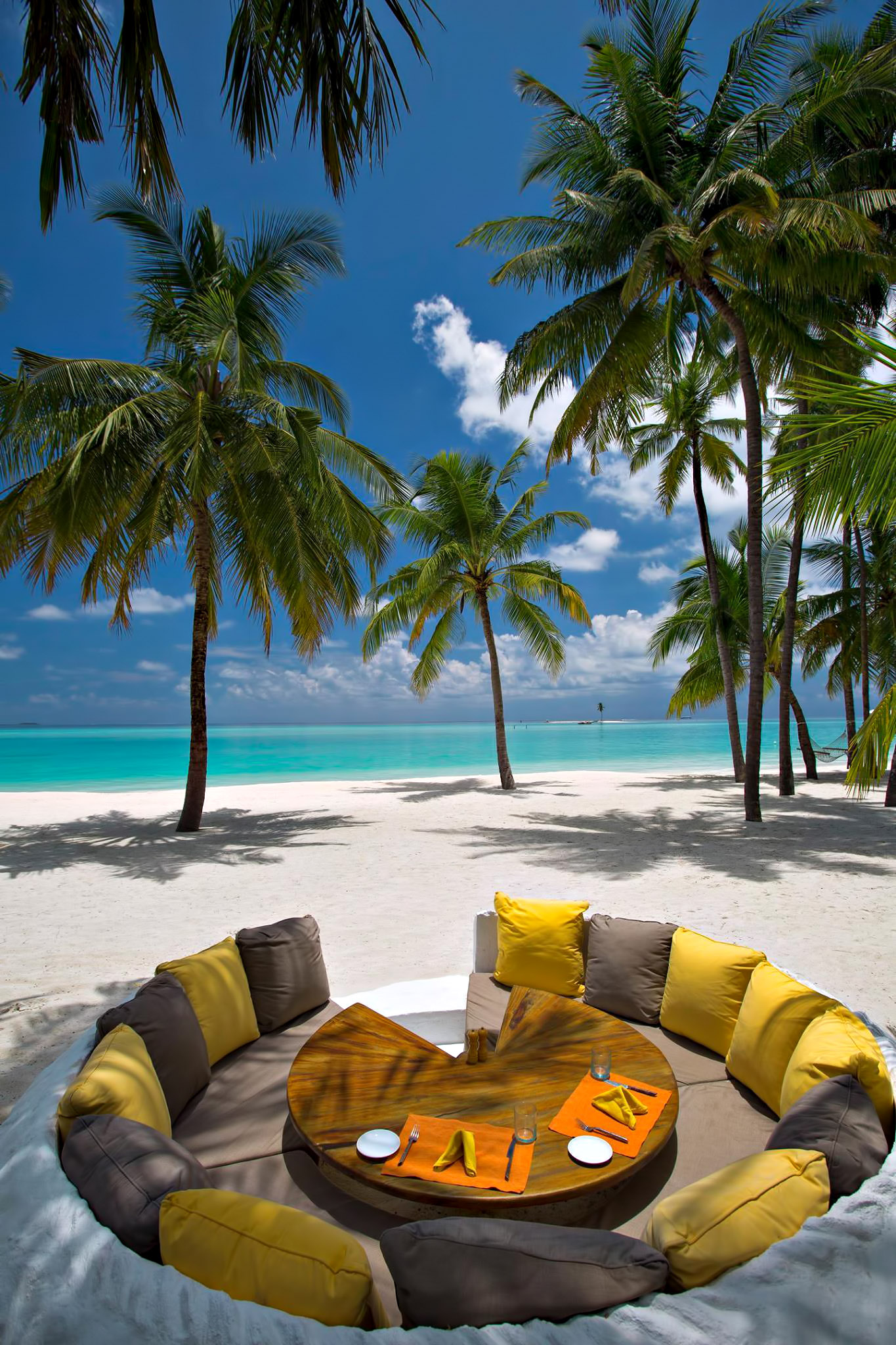 Gili Lankanfushi Resort – North Male Atoll, Maldives – Beach Lounge Oceanfront Dining