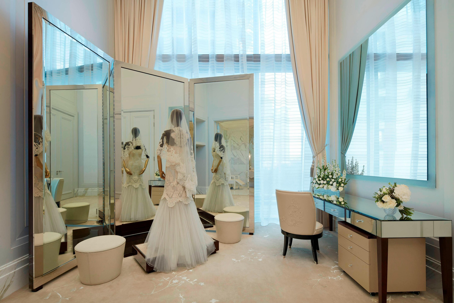 The St. Regis Kuala Lumpur Hotel - Kuala Lumpur, Malaysia - The Salon