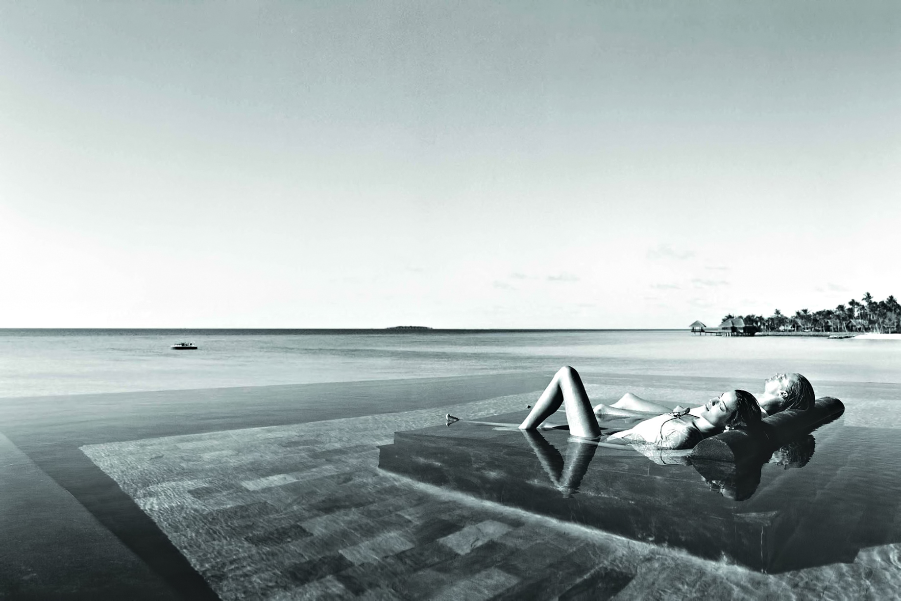 One&Only Reethi Rah Resort – North Male Atoll, Maldives – Overwater Beachfront Infinity Pool Relaxation