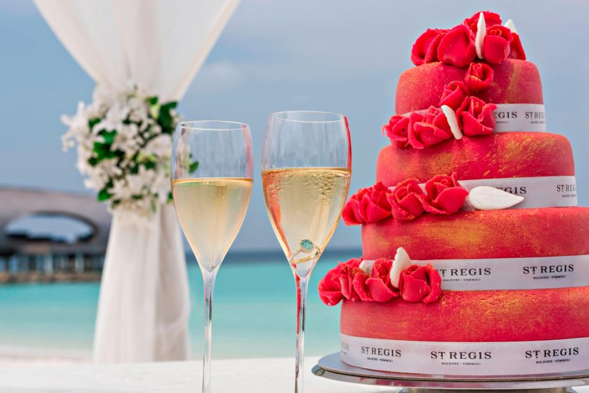 The St. Regis Maldives Vommuli Resort - Dhaalu Atoll, Maldives - Wedding Cake