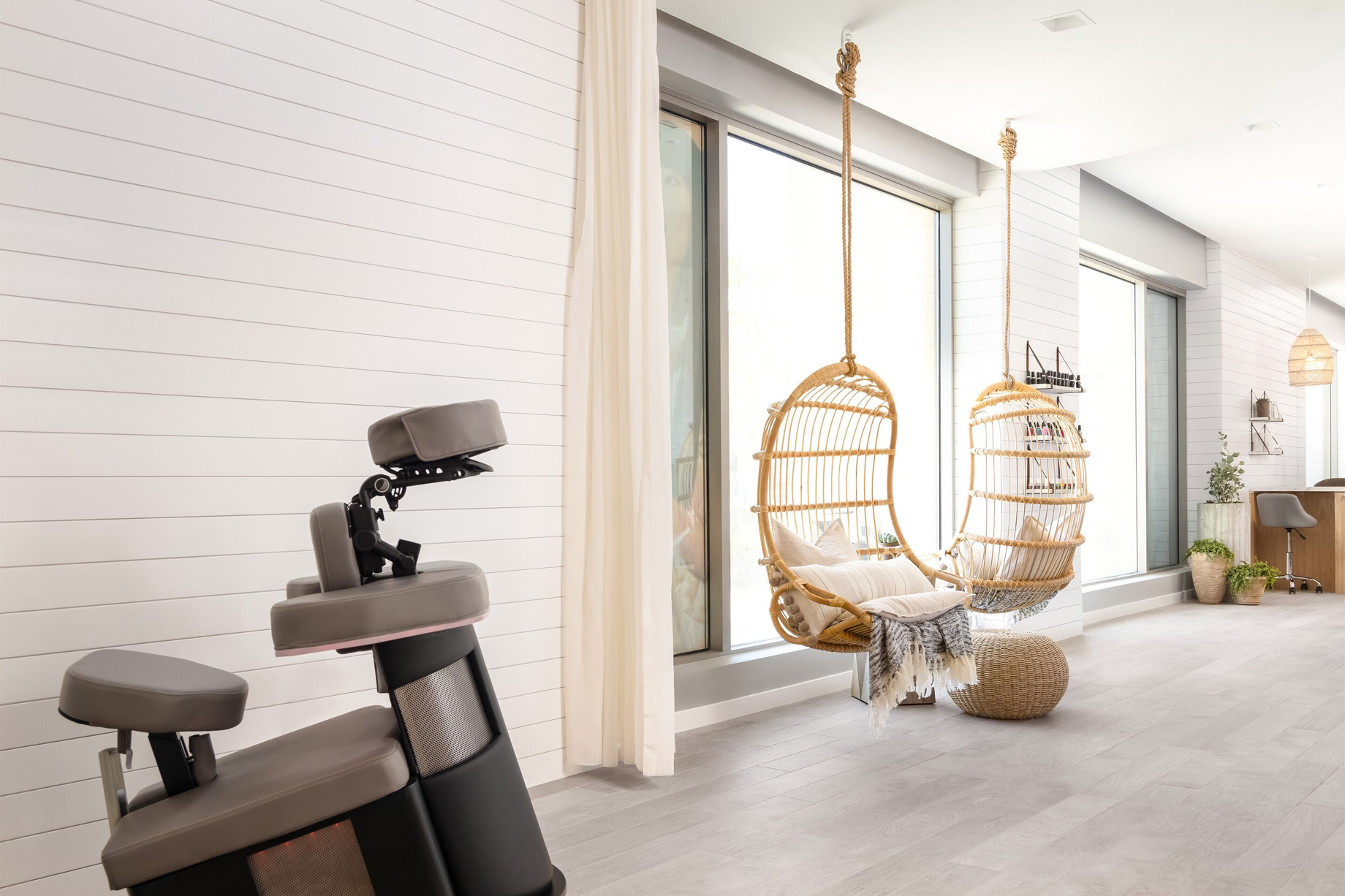 W Scottsdale Hotel – Scottsdale, AZ, USA – AWAY Spa Relaxation Chairs