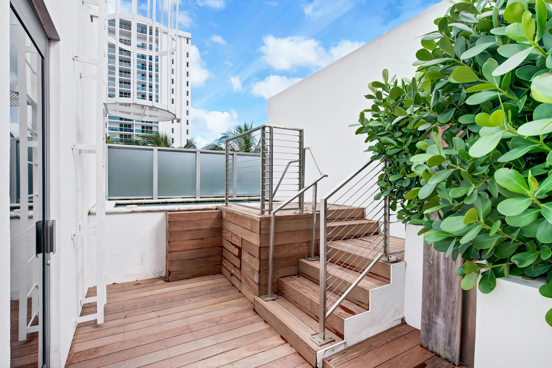 W South Beach Hotel - Miami Beach, FL, USA - Poolside Bungalow 2 Bedroom Suite Hot Tub