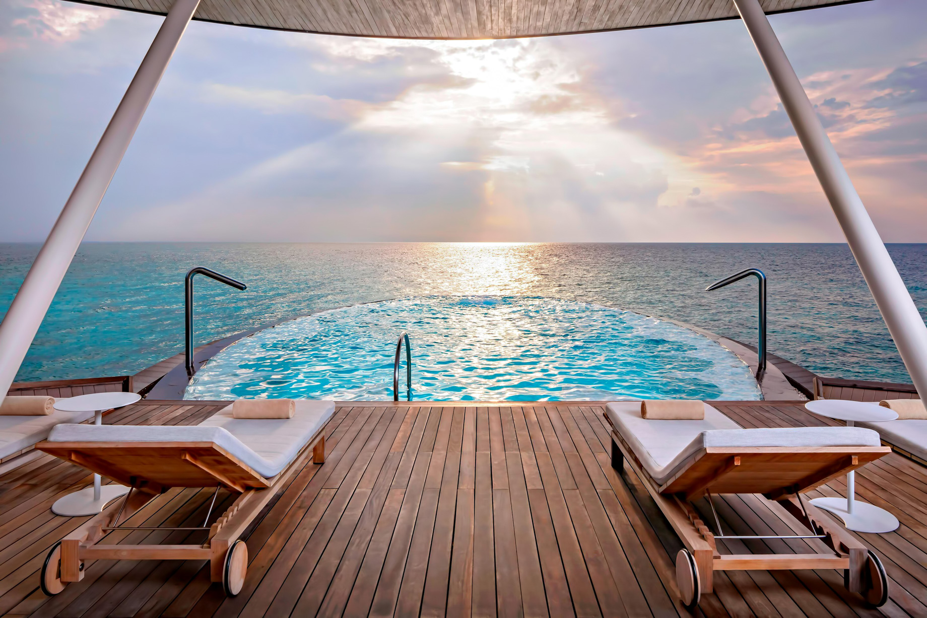 The St. Regis Maldives Vommuli Resort - Dhaalu Atoll, Maldives - Iridium Spa Pool