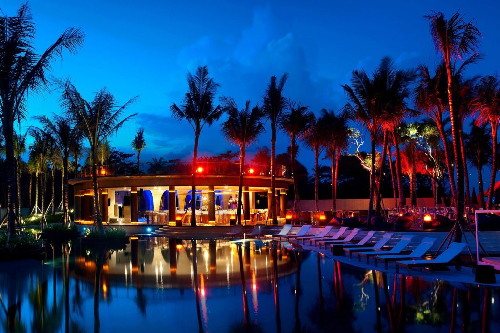 W Bali Seminyak Resort - Seminyak, Indonesia - WooBar Pool Sunset