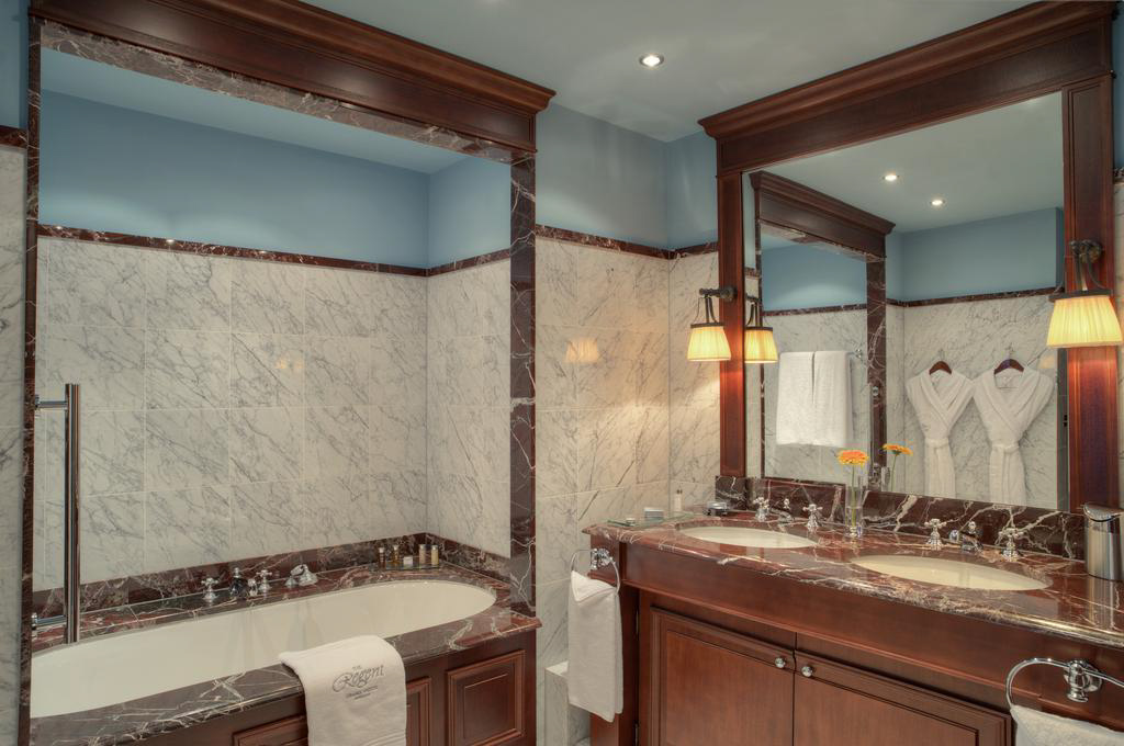 InterContinental Bordeaux Le Grand Hotel – Bordeaux, France – Guest Bathroom