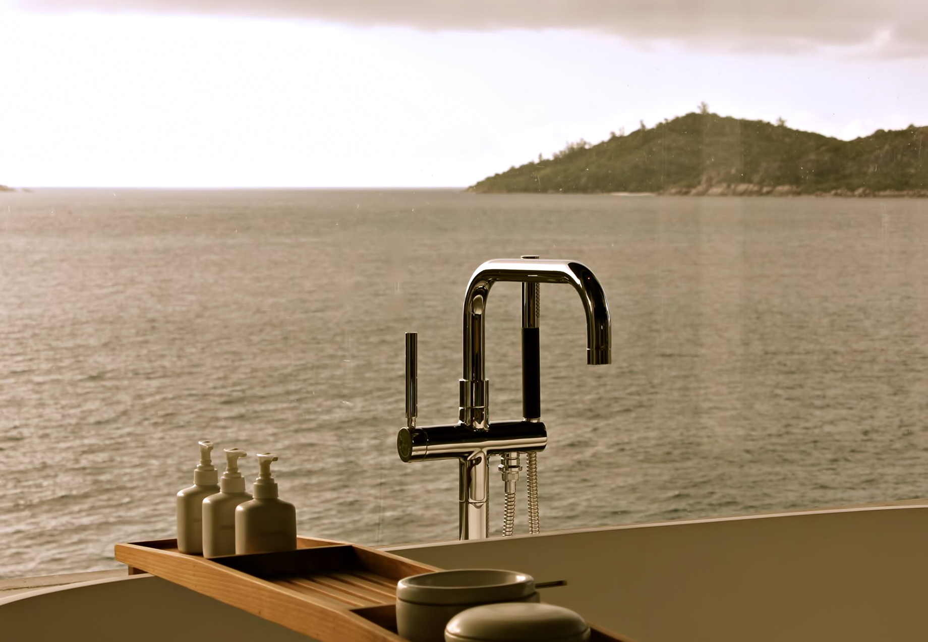 Six Senses Zil Pasyon Resort – Felicite Island, Seychelles – Tropical Ocean View Bath Tub