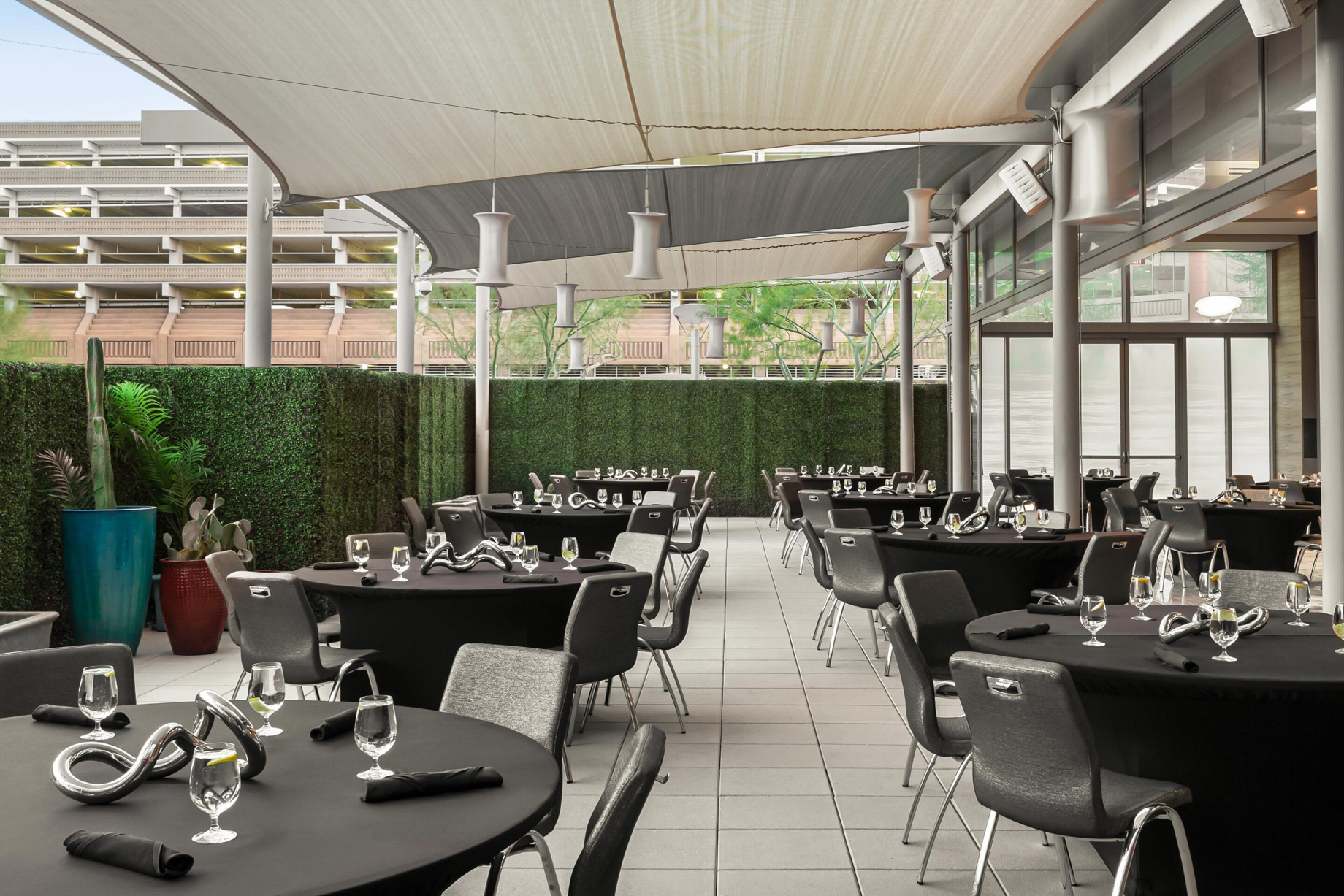 W Scottsdale Hotel - Scottsdale, AZ, USA - Social Mingle Tables