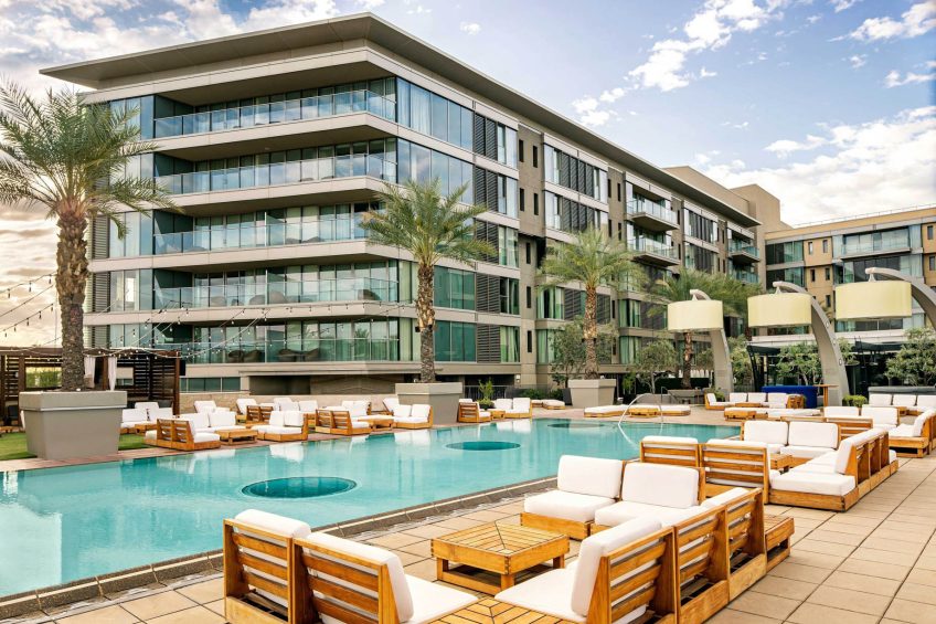 W Scottsdale Hotel - Scottsdale, AZ, USA - WET Deck Poolside