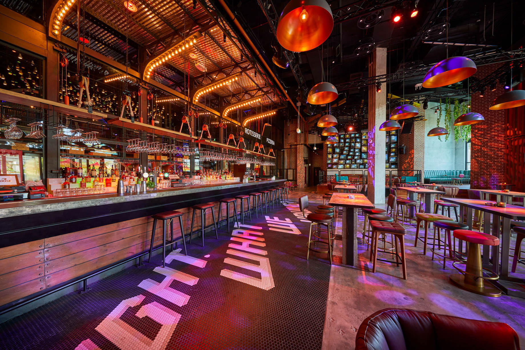 Atlantis The Palm Resort - Crescent Rd, Dubai, UAE - Wavehouse Bar