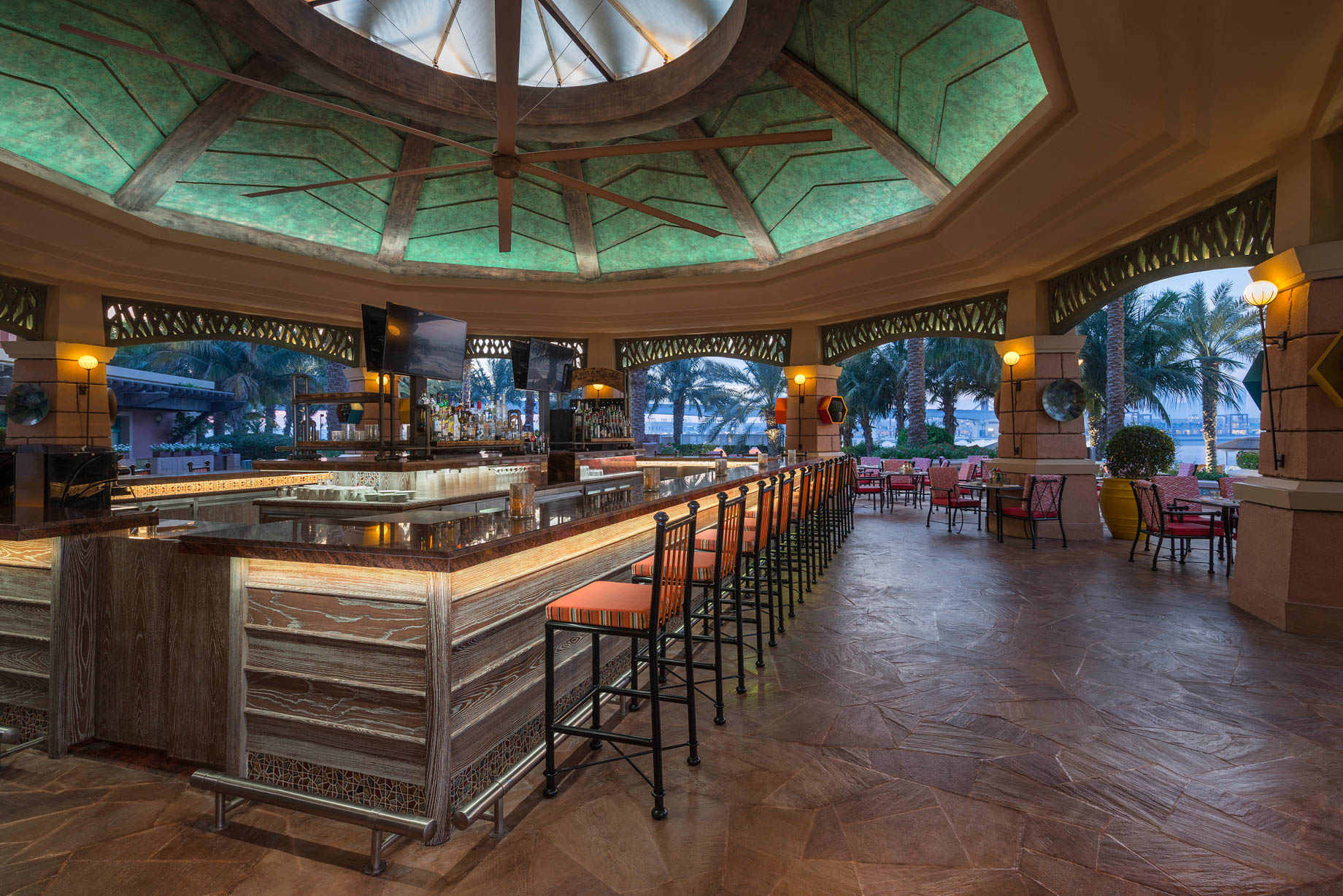 Atlantis The Palm Resort – Crescent Rd, Dubai, UAE – The Shore Bar