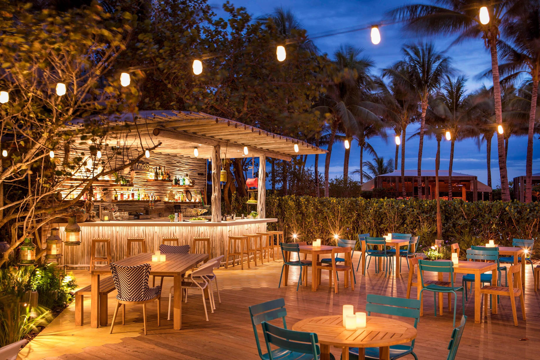 W South Beach Hotel – Miami Beach, FL, USA – Irmas Bar Seating