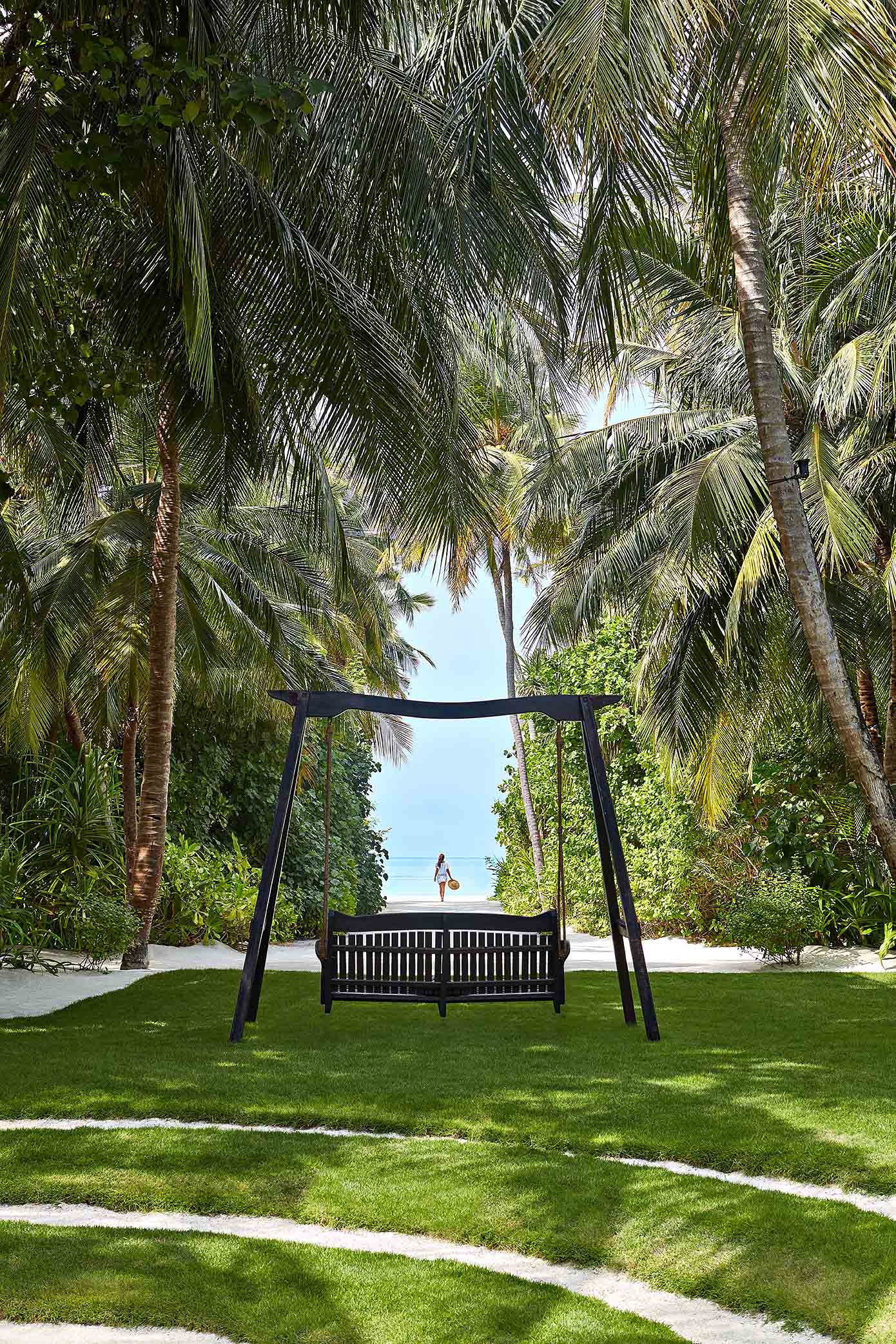 One&Only Reethi Rah Resort – North Male Atoll, Maldives – Relaxation Lawn Bench