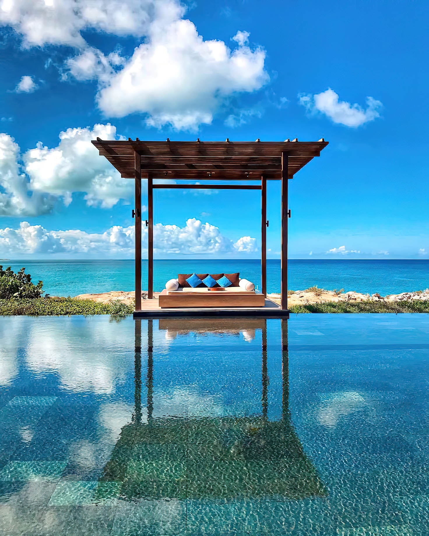 Amanyara Resort - Providenciales, Turks and Caicos Islands - Beachfront Infinity Pool Lounge
