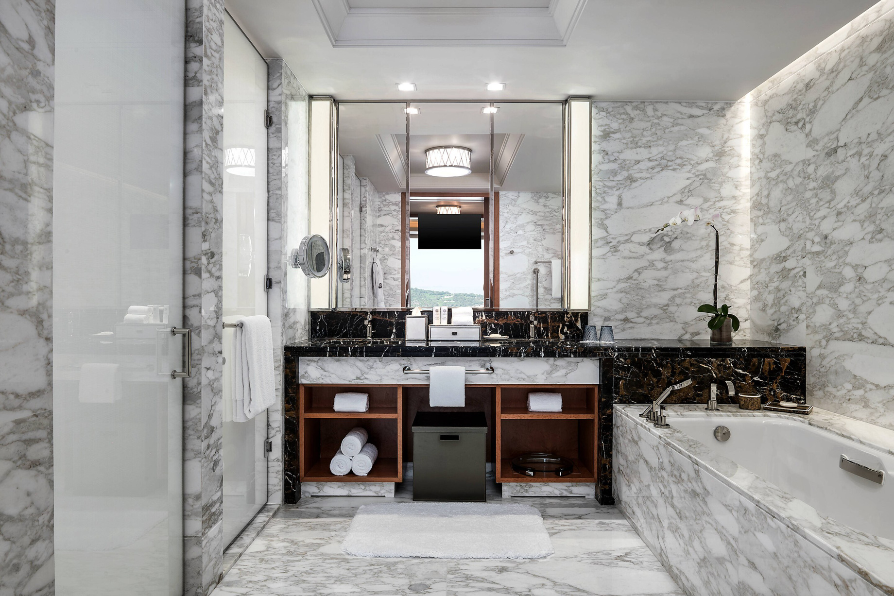 The St. Regis Macao Hotel - Cotai, Macau SAR, China - St. Regis Suite Bathroom Tub