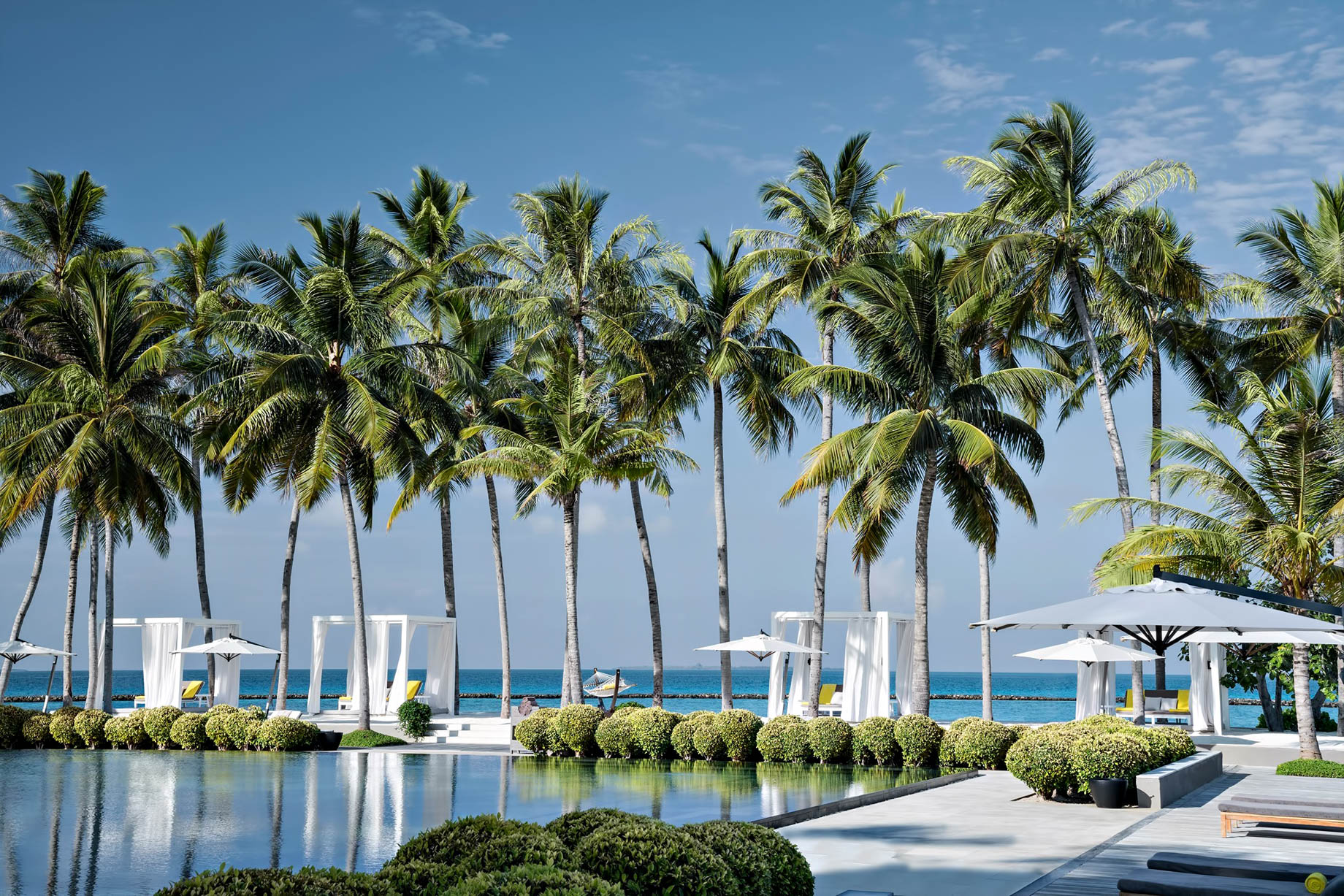 Cheval Blanc Randheli Resort – Noonu Atoll, Maldives – White Bar Beach Club Pool