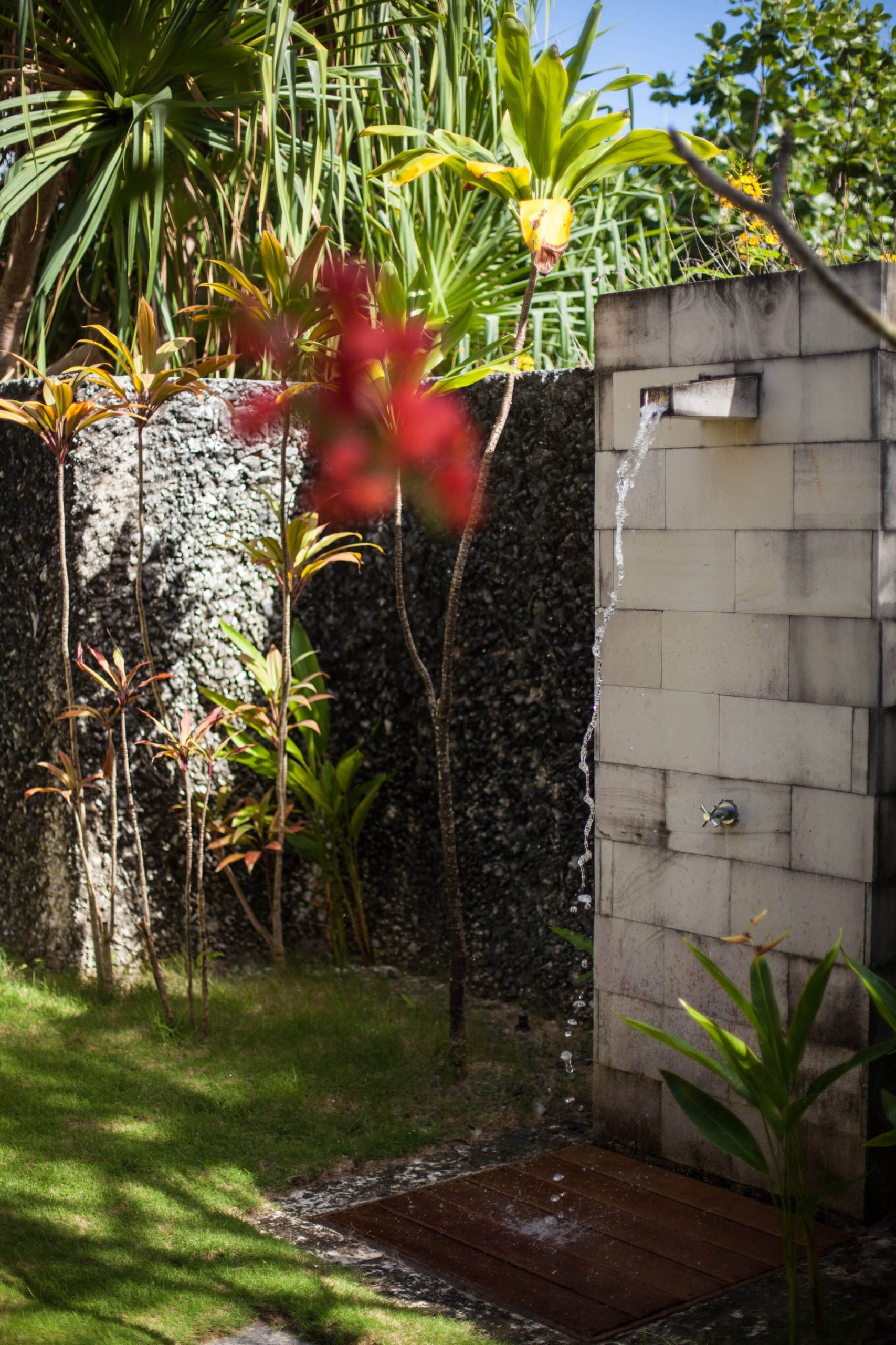 The St. Regis Bora Bora Resort - Bora Bora, French Polynesia - Beachside Villa with Pool Outdoor Shower