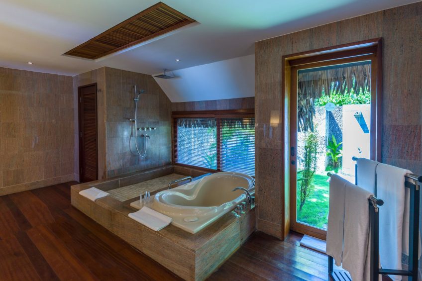 The St. Regis Bora Bora Resort - Bora Bora, French Polynesia - Garden Suite Villa With Pool Bathroom Tub