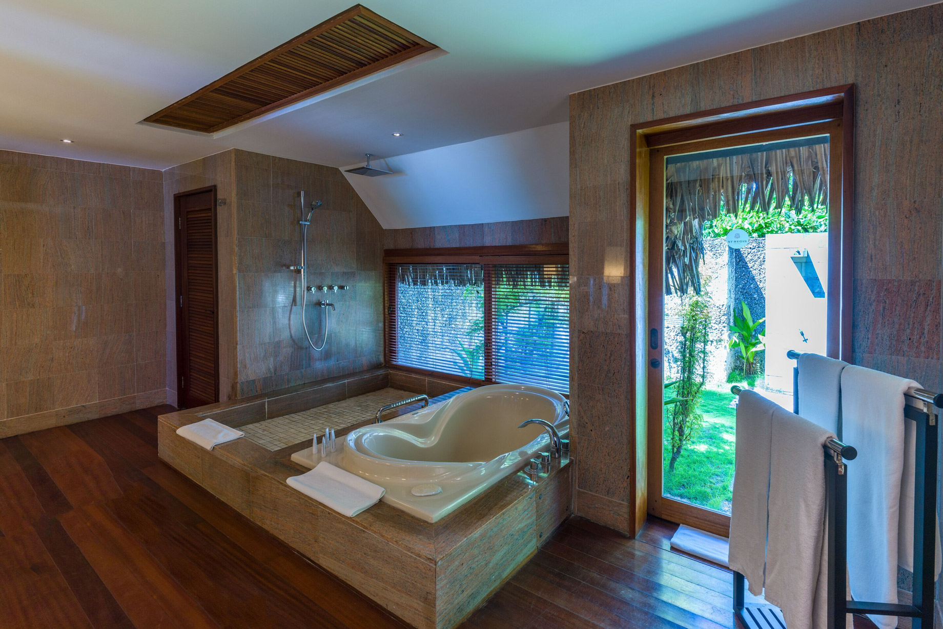The St. Regis Bora Bora Resort – Bora Bora, French Polynesia – Garden Suite Villa With Pool Bathroom Tub