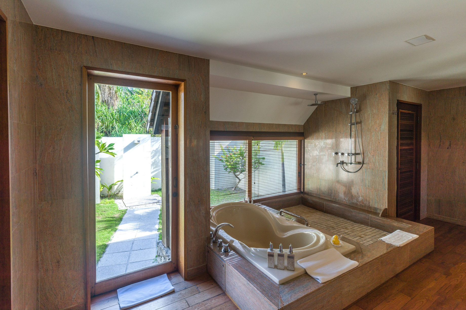 The St. Regis Bora Bora Resort - Bora Bora, French Polynesia - Two Bedrooms Garden Suite Villa With Pool Bathroom Tub