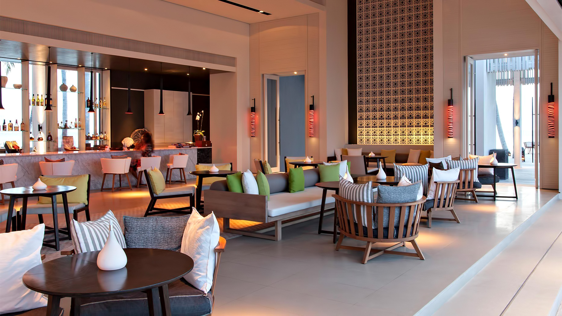 Cheval Blanc Randheli Resort – Noonu Atoll, Maldives – Pool Bar