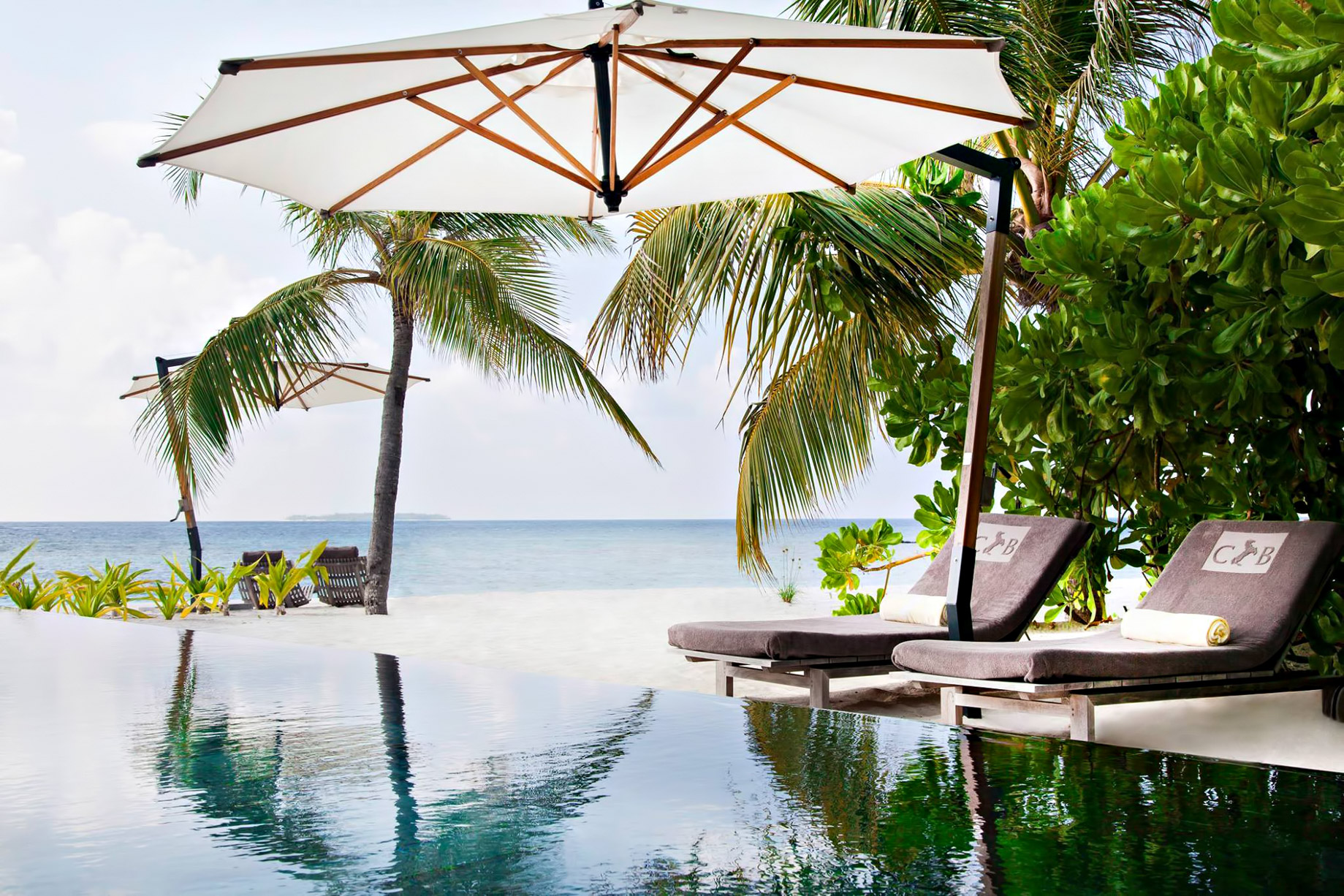 Cheval Blanc Randheli Resort - Noonu Atoll, Maldives - Beachfront Infinity Pool