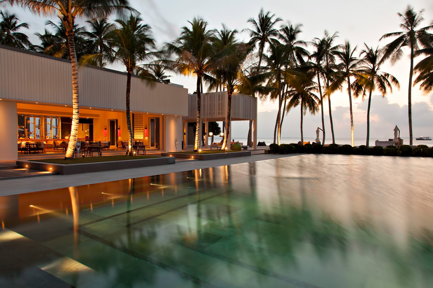 Cheval Blanc Randheli Resort – Noonu Atoll, Maldives – White Bar Beach Club Pool Sunset