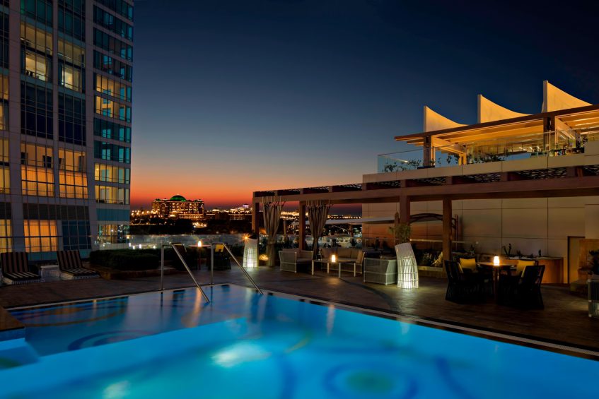 The St. Regis Abu Dhabi Hotel - Abu Dhabi, United Arab Emirates - Azura Panoramic Lounge Pool Night