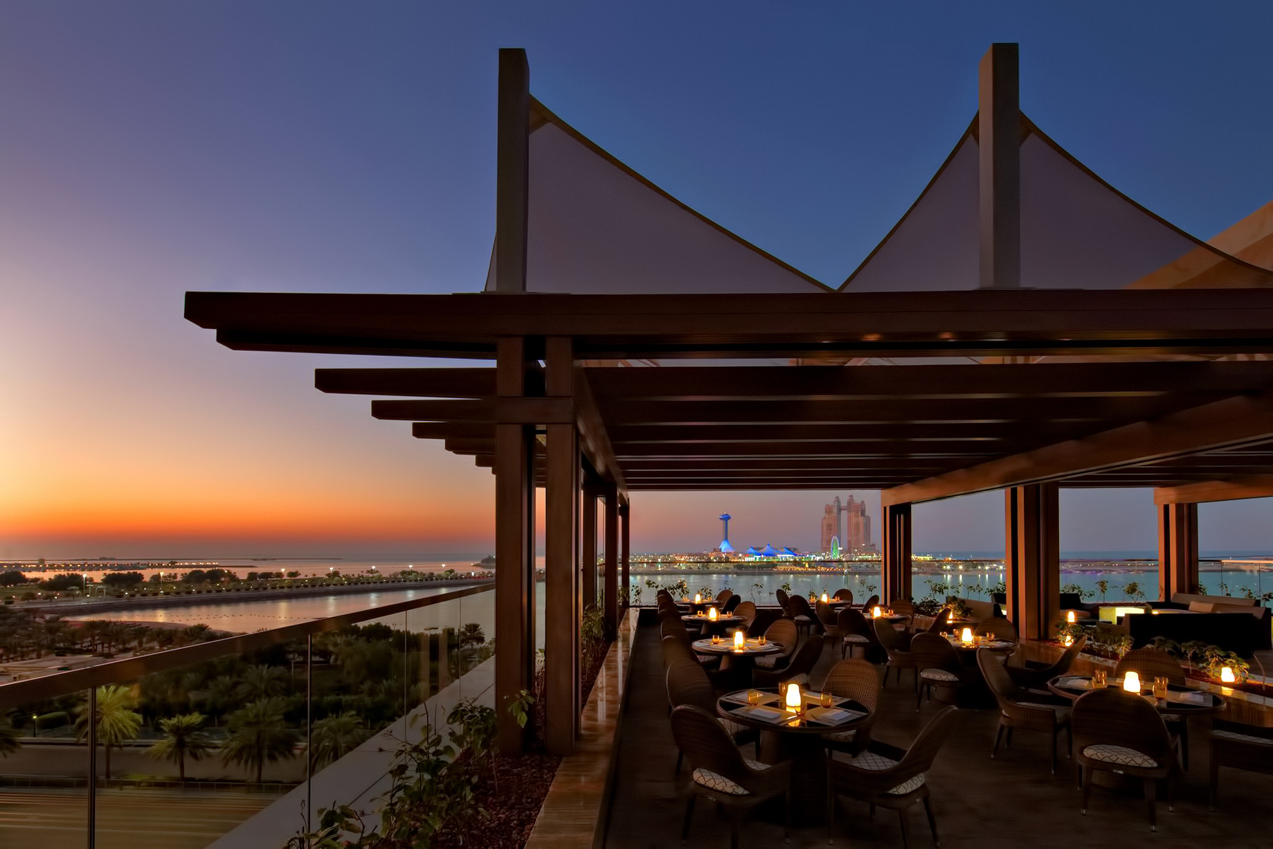 The St. Regis Abu Dhabi Hotel - Abu Dhabi, United Arab Emirates - Azura Panoramic Lounge Night