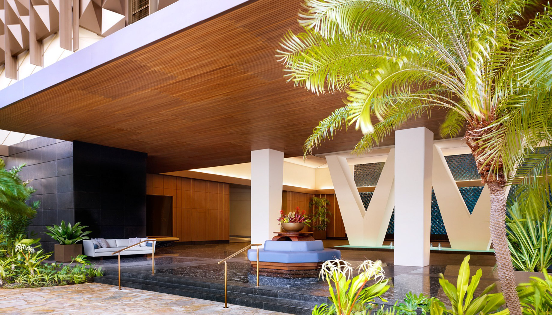 The Ritz-Carlton Residences, Waikiki Beach Hotel – Waikiki, HI, USA – Arrival Porte Cochere