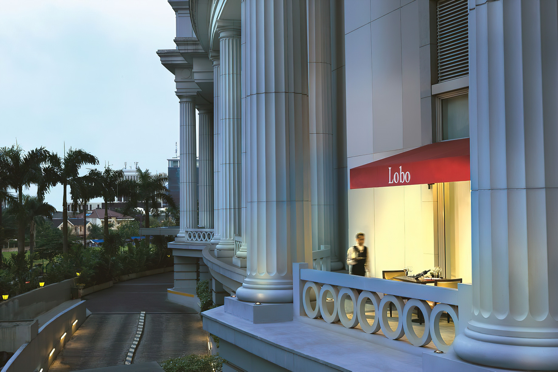 The Ritz-Carlton Jakarta, Mega Kuningan Hotel – Jakarta, Indonesia – Lobo Italian Bistro Terrace