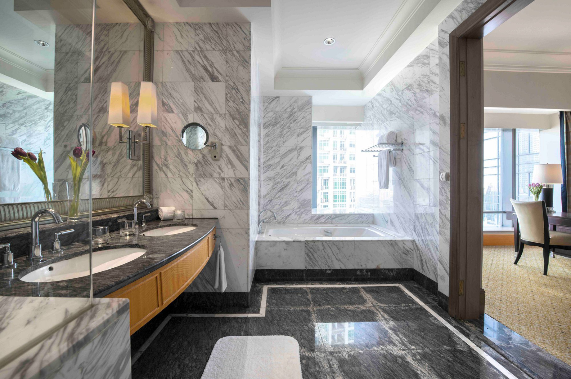 The Ritz-Carlton Jakarta, Mega Kuningan Hotel - Jakarta, Indonesia - Executive Suite Bathroom
