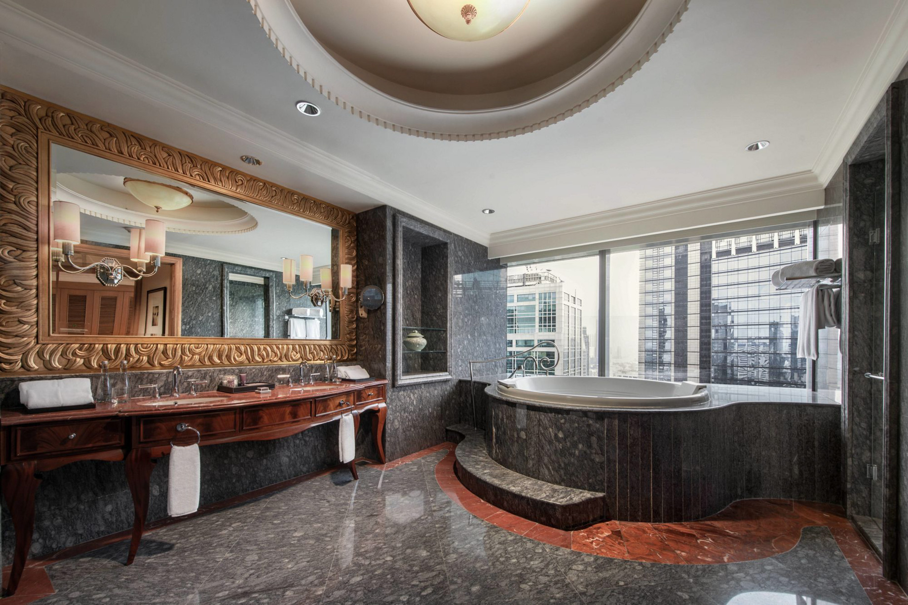 The Ritz-Carlton Jakarta, Mega Kuningan Hotel - Jakarta, Indonesia - Presidential Suite Bathroom