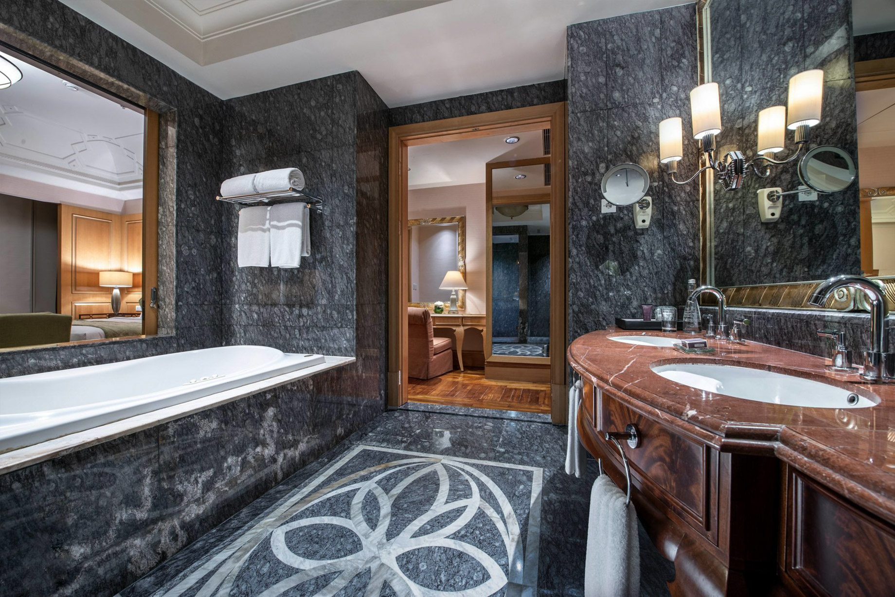 The Ritz-Carlton Jakarta, Mega Kuningan Hotel - Jakarta, Indonesia - The Ritz-Carlton Suite Bathroom