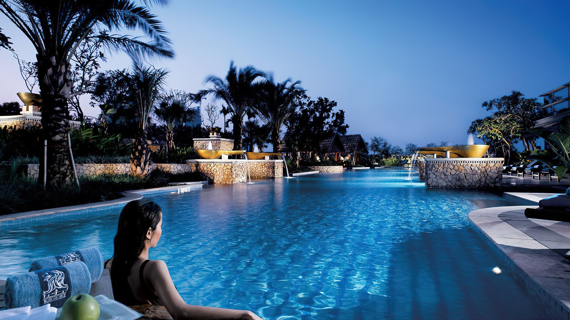 The Ritz-Carlton Jakarta, Mega Kuningan Hotel – Jakarta, Indonesia – Spa Pool
