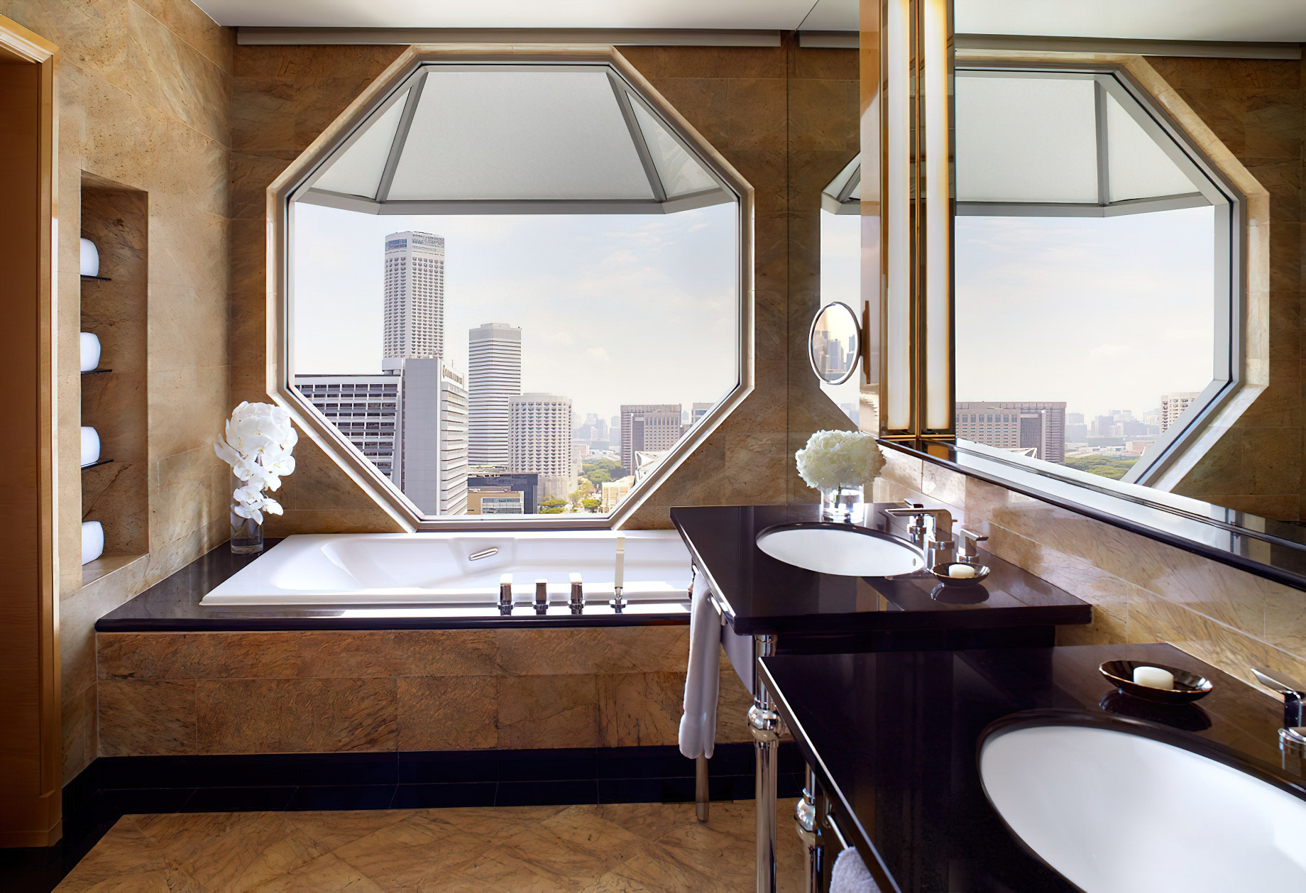 The Ritz-Carlton, Millenia Singapore Hotel - Singapore - Deluxe Suite Bathroom