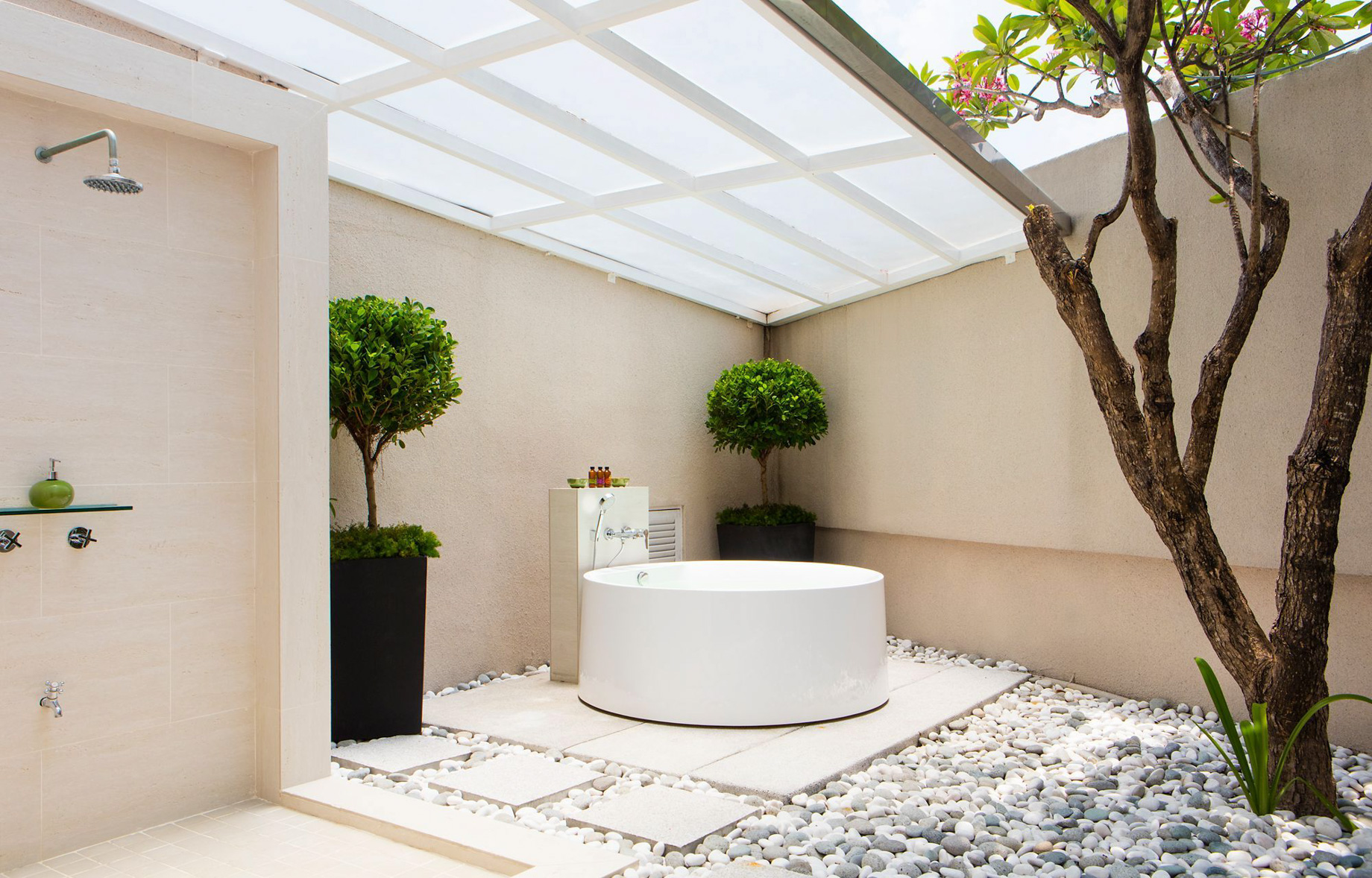 The Ritz-Carlton, Kuala Lumpur Hotel – Kuala Lumpur, Malaysia – Botanical Shower and Tub
