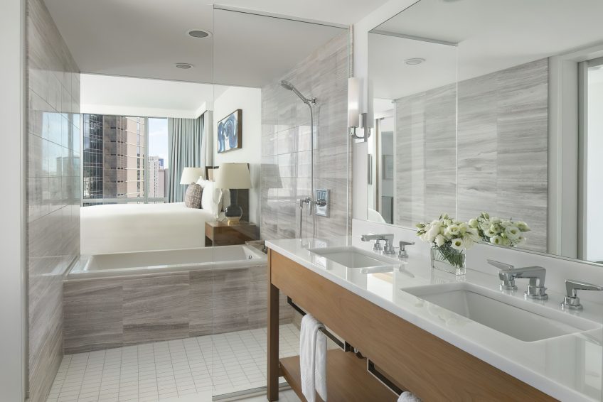 The Ritz-Carlton Residences, Waikiki Beach Hotel - Waikiki, HI, USA - Deluxe Ocean View Corner Suite Bathroom