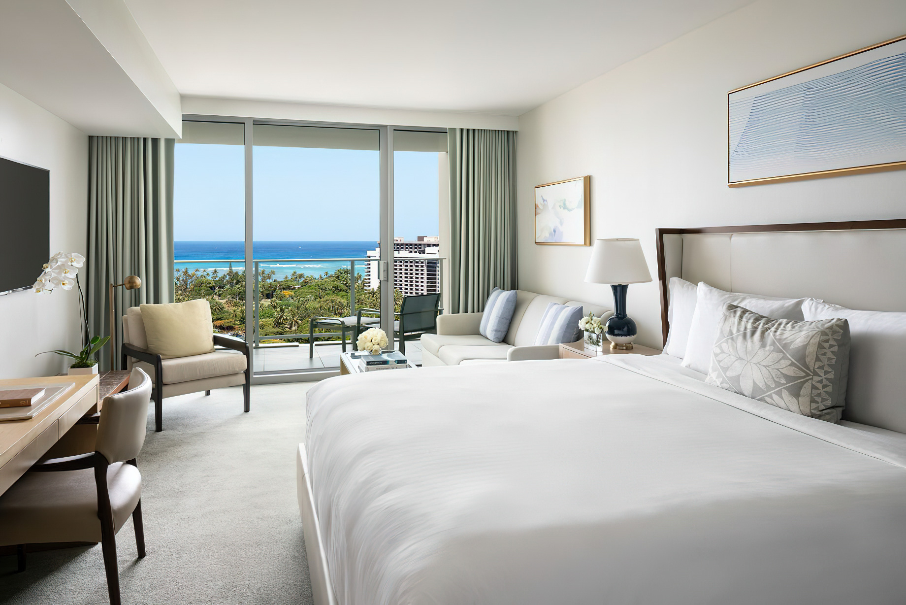 The Ritz-Carlton Residences, Waikiki Beach Hotel – Waikiki, HI, USA – Deluxe Ocean View Room Bedroom