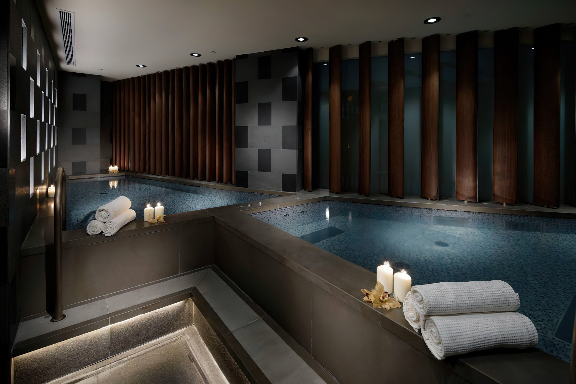 The Ritz-Carlton, Millenia Singapore Hotel – Singapore – Spa Pool Interior