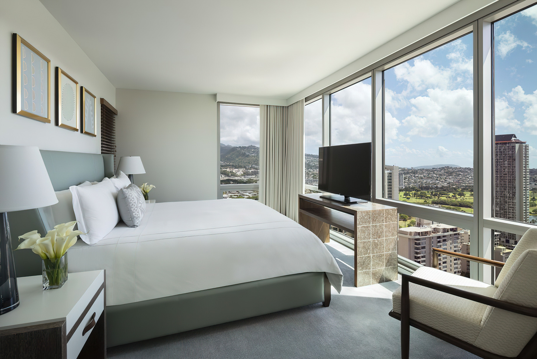 The Ritz-Carlton Residences, Waikiki Beach Hotel – Waikiki, HI, USA – Grand Ocean View 3 Bedroom Suite Master Bedroom