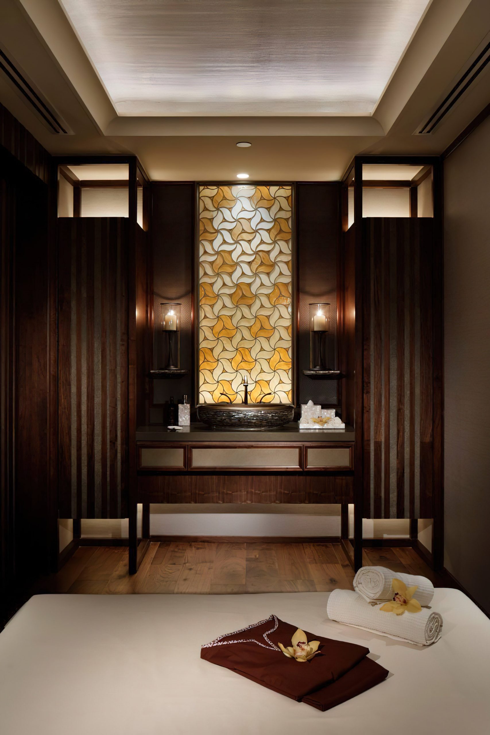 The Ritz-Carlton, Millenia Singapore Hotel – Singapore – Spa Treatment Room Decor