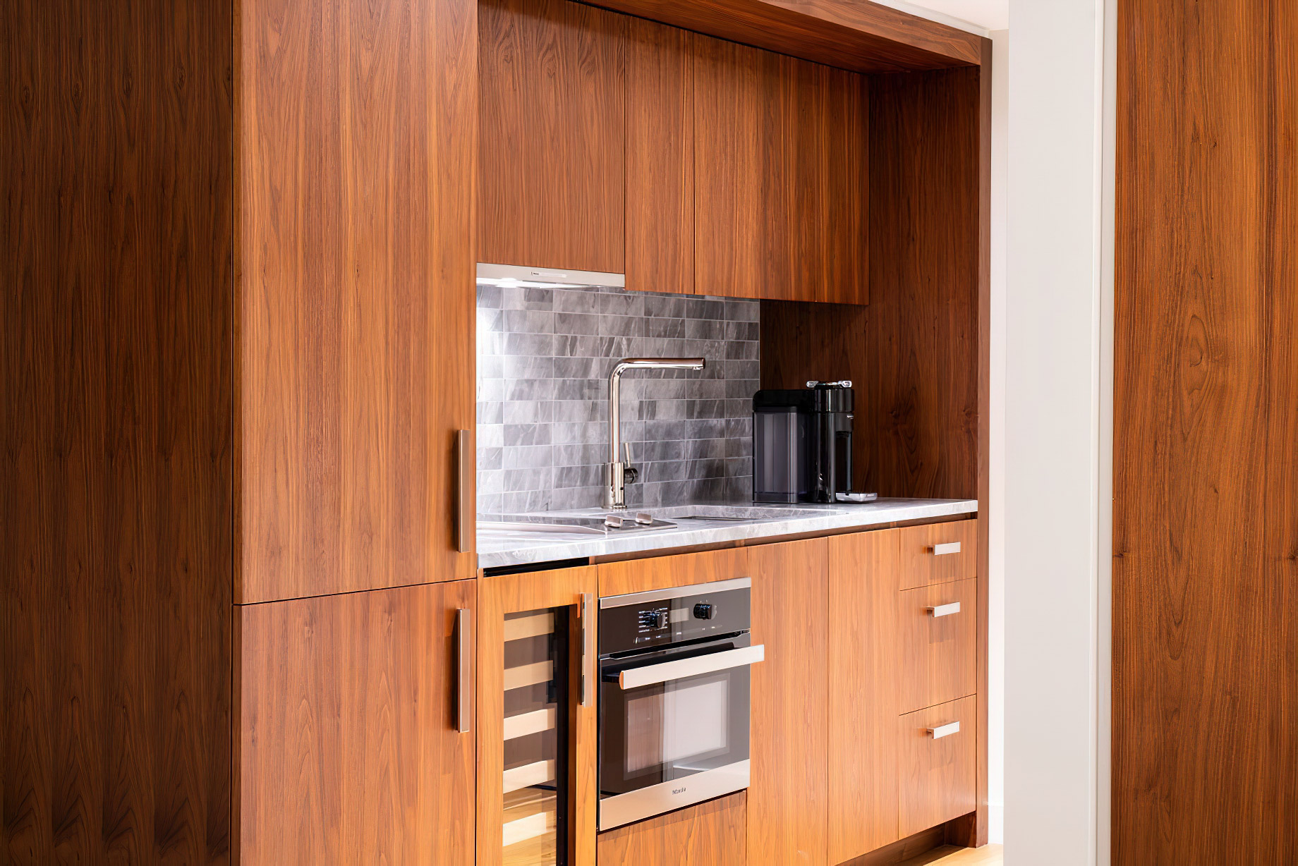 The Ritz-Carlton Residences, Waikiki Beach Hotel – Waikiki, HI, USA – Grand Ocean View Room Kitchen