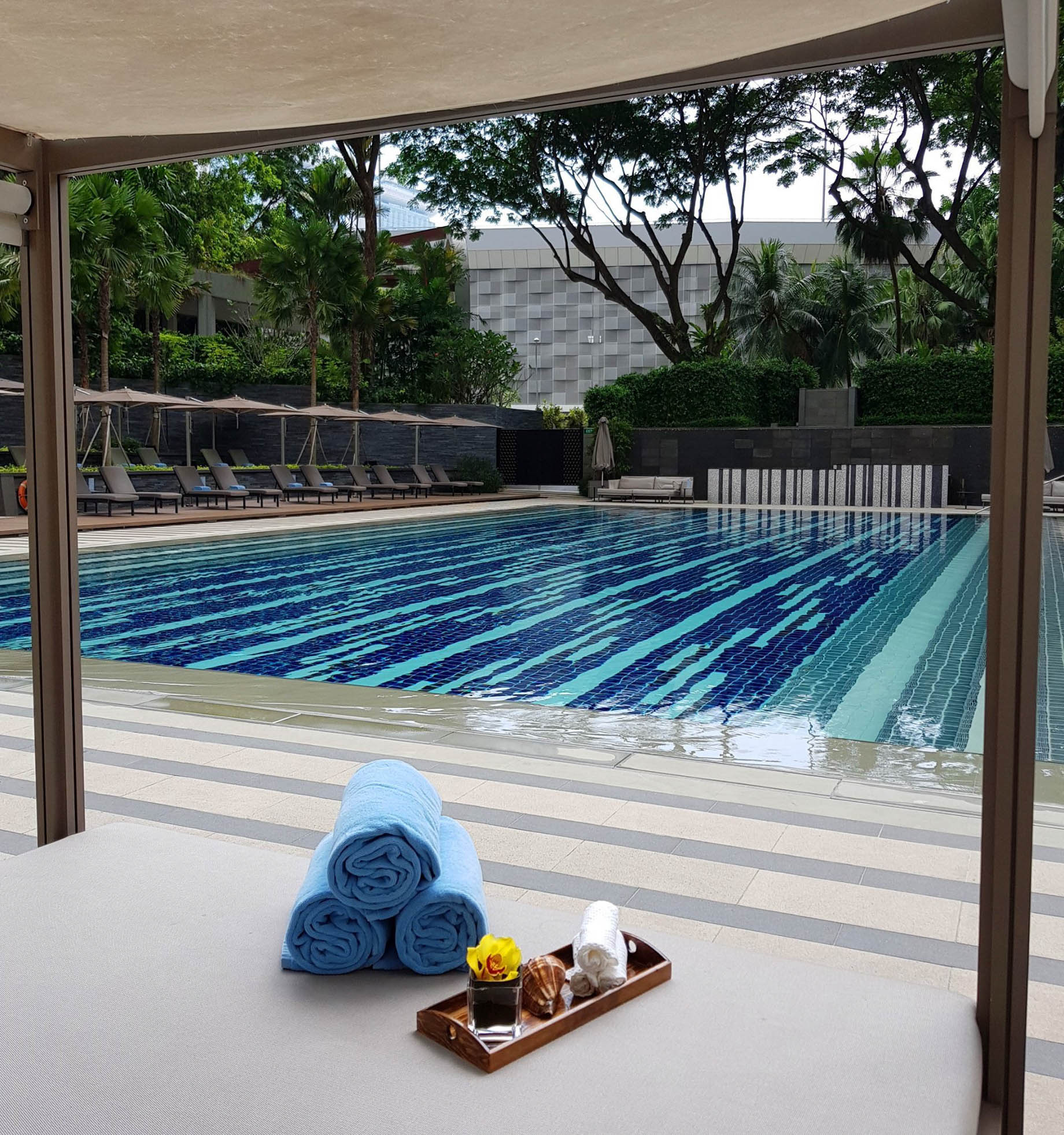The Ritz-Carlton, Millenia Singapore Hotel – Singapore – Cabana Pool View
