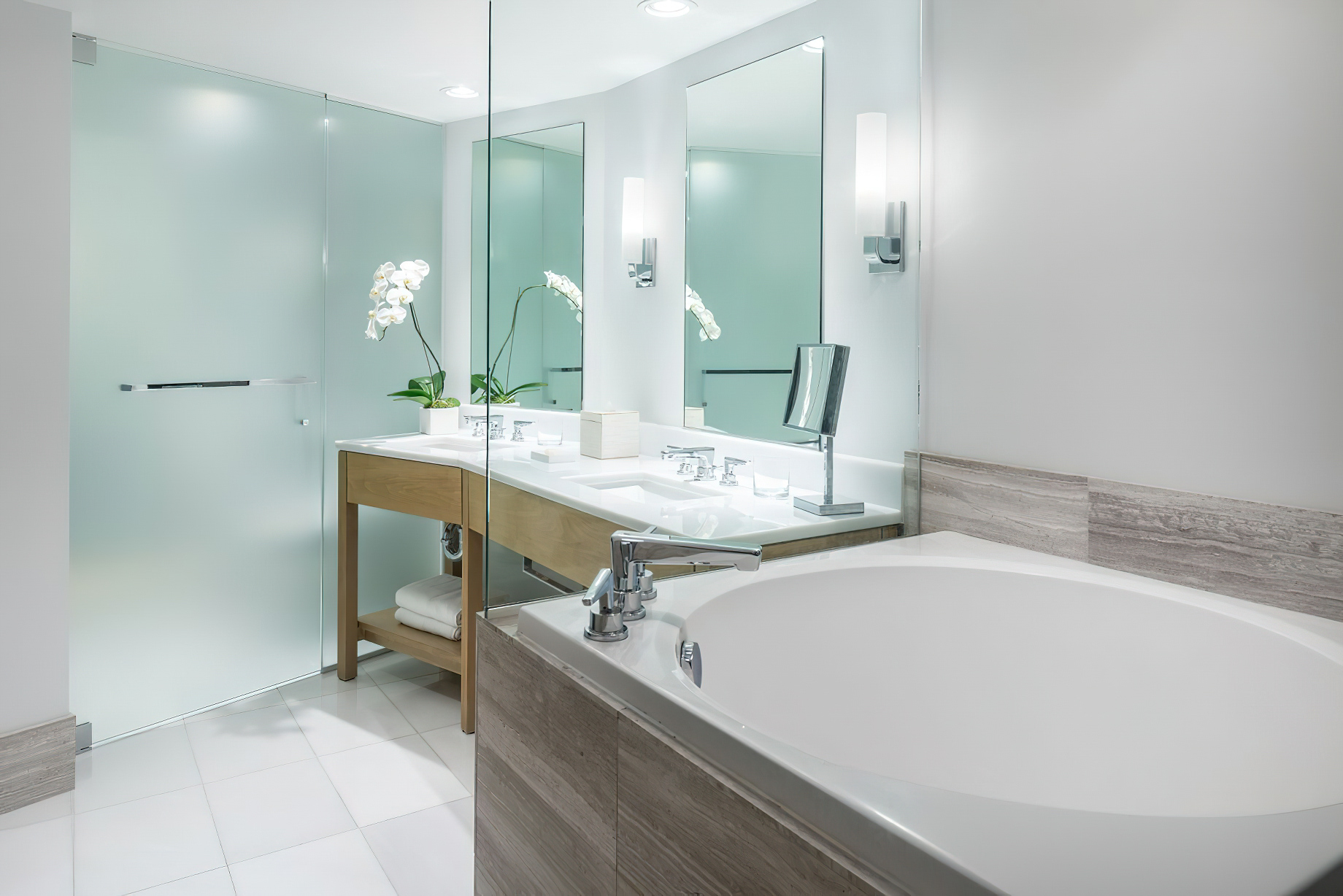 The Ritz-Carlton Residences, Waikiki Beach Hotel – Waikiki, HI, USA – Ocean View Bathroom