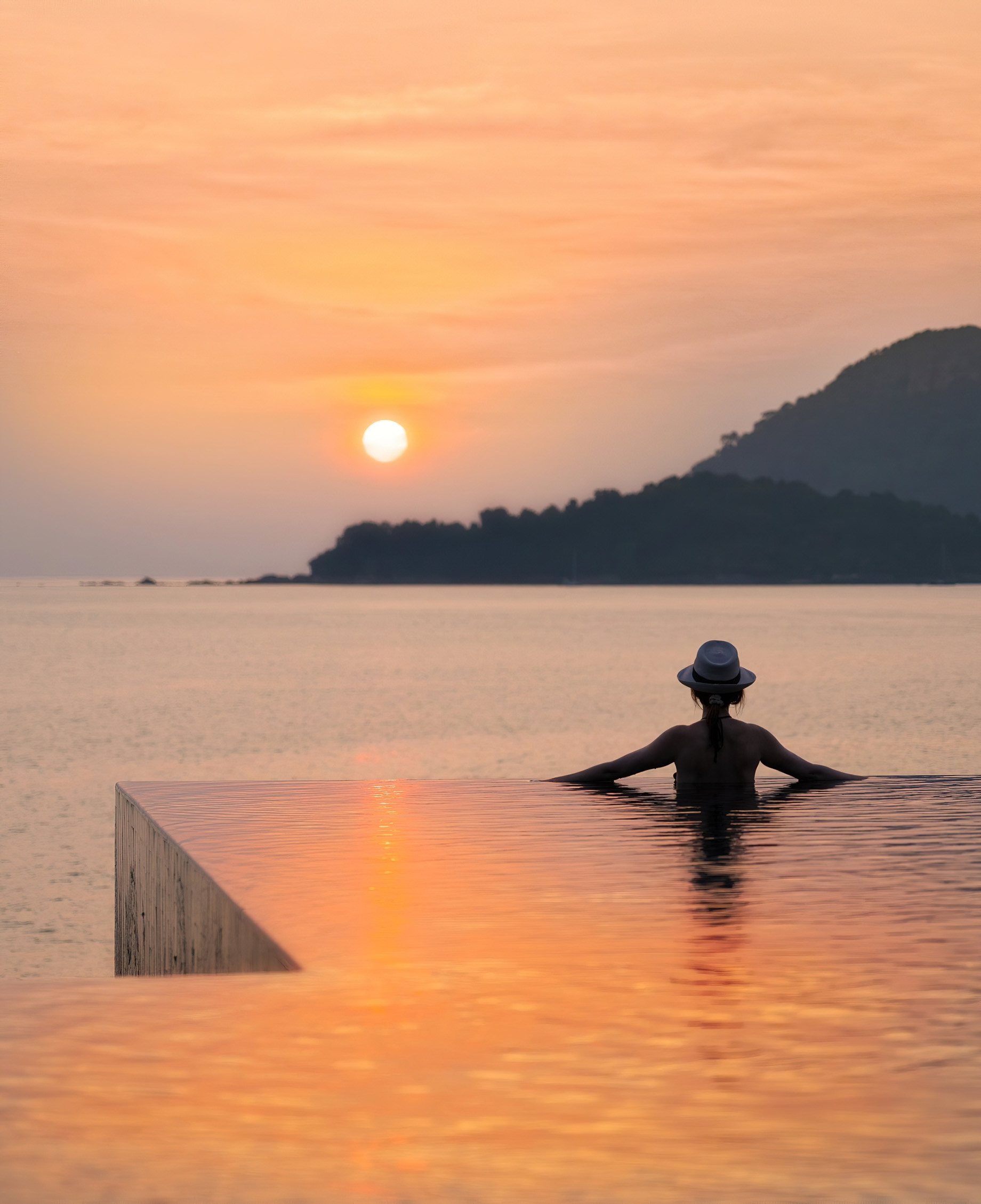 The Ritz-Carlton, Langkawi Hotel – Kedah, Malaysia – Infinity Pool Sunset View