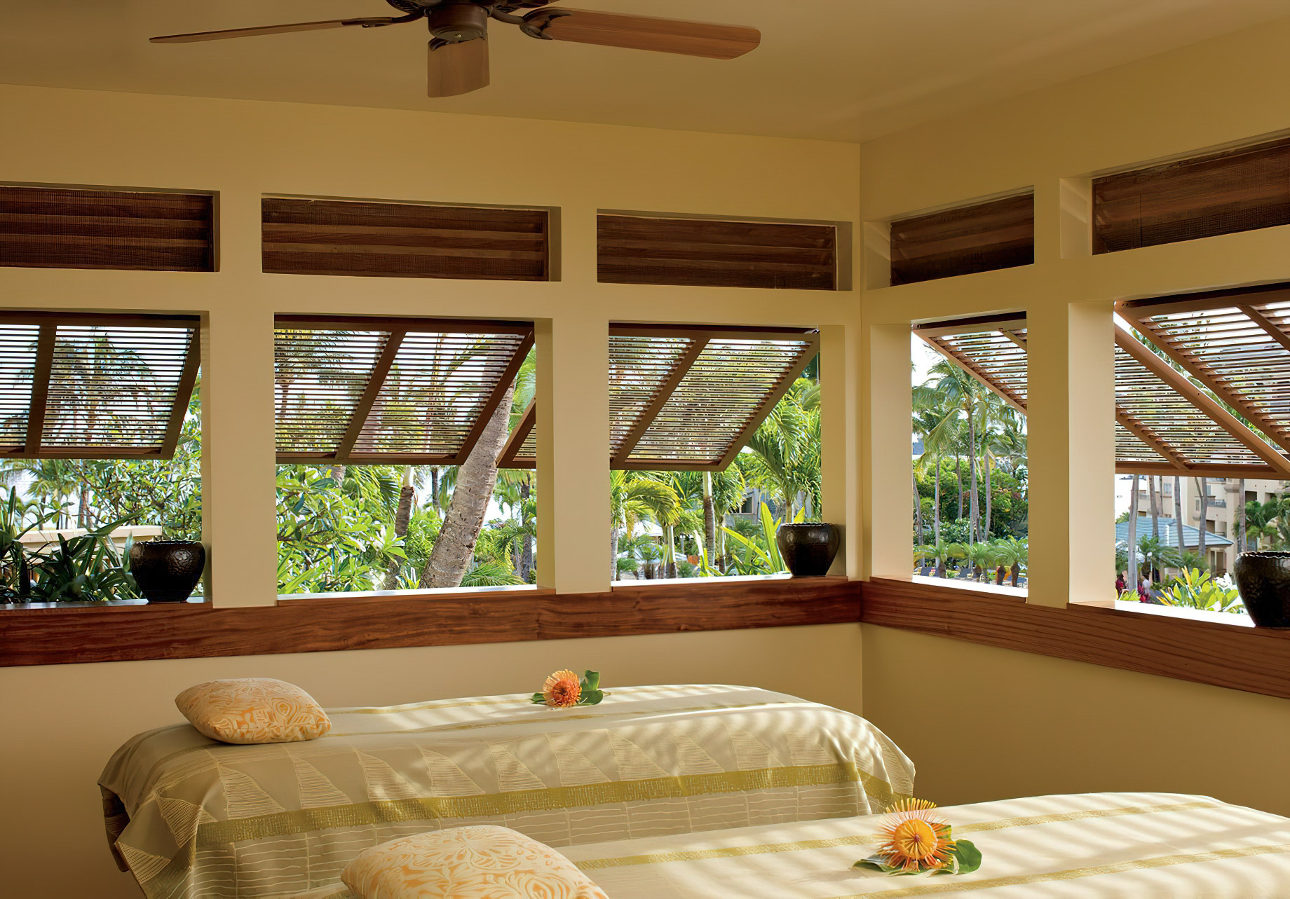 The Ritz-Carlton Maui, Kapalua Resort – Kapalua, HI, USA – Spa Treatment Tables